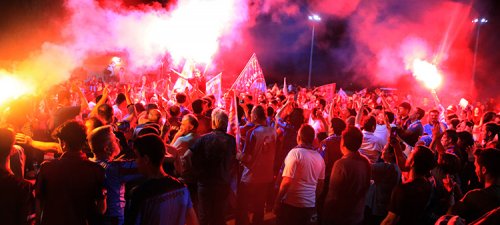 Trabzonspor taraftarları Ankara'da şampiyonluğu kutluyor
