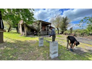 Her yıl bir ihtiyaç sahibi ailenin evini imece usulü inşa ediyorlar