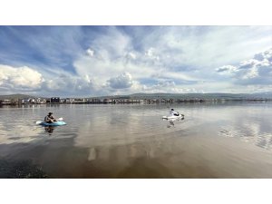 Ardahan'da debisi yükselen Kura Nehri'nde kano etkinliği