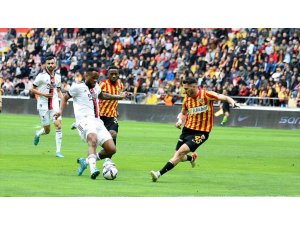 Beşiktaş, Yukatel Kayserispor'u deplasmanda 3-2 yendi