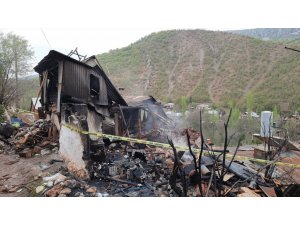 GÜNCELLEME - Konya'da yanan evin enkazında anne ile oğlunun cesedine ulaşıldı
