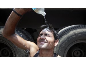 Sıcaklığın 46 dereceye çıktığı Hindistan'da eğitim, tarım ve enerji kaynakları zorda