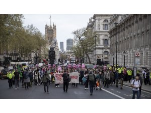 İngiltere'nin göçmen ve mültecileri Ruanda'ya gönderme planı gecikebilir
