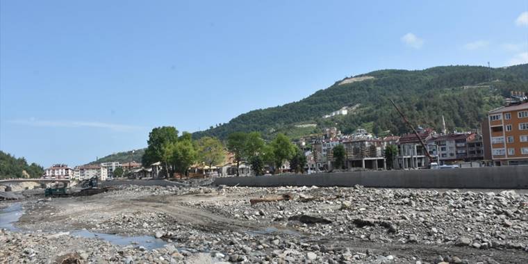 Bozkurt'ta selin izlerini silme çalışmaları devam ediyor