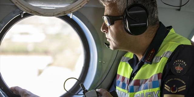 Jandarma turizm kenti Antalya'da trafiği helikopterle denetledi