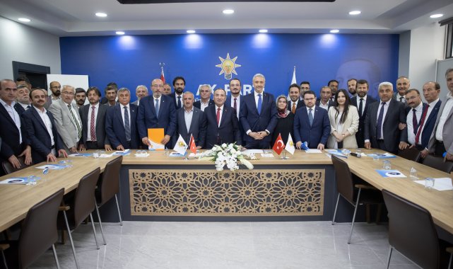 Adalet Bakanı Bozdağ, AK Parti Kütahya İl Başkanlığını ziyaret etti: