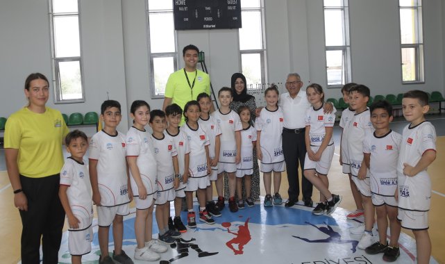 Kayseri'de amatör spor kulüplerine malzeme yardımı yapıldı