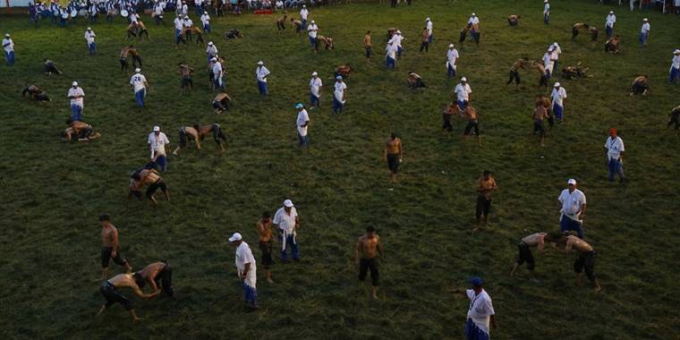 661. Tarihi Kırkpınar Yağlı Güreşleri'nde İlk Gün Müsabakaları Tamamlandı