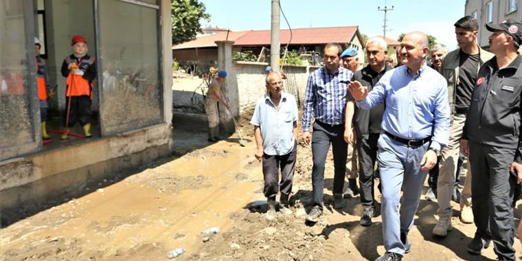 İçişleri Bakanı Soylu, Kastamonu'da Sel Bölgesinde İncelemede Bulundu