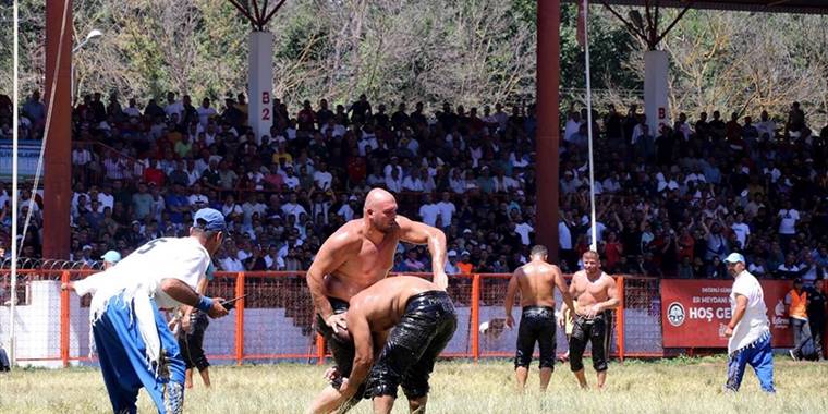 661. Tarihi Kırkpınar Yağlı Güreşleri'nde yarı finalistler belli oldu