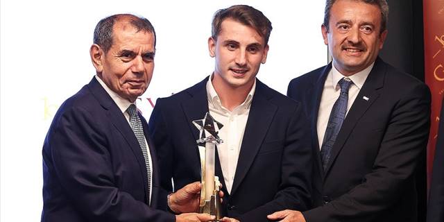 "Galatasaray'da Yılın Sporcusu" ödülü Kerem Aktürkoğlu'nun oldu