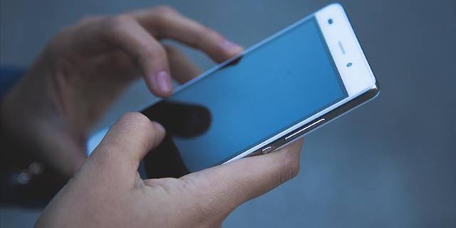 Telefona yüklenen programla ele geçirilen yazışmalar mahkemede delil sayılmadı