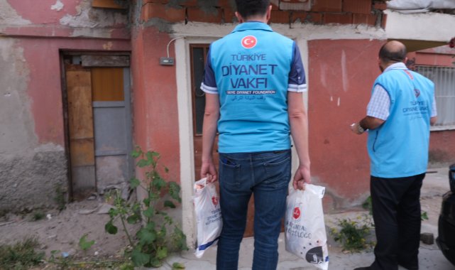 Türkiye Diyanet Vakfı, Ankara'da yetim çocukların ailelerine kurban eti ulaştırdı
