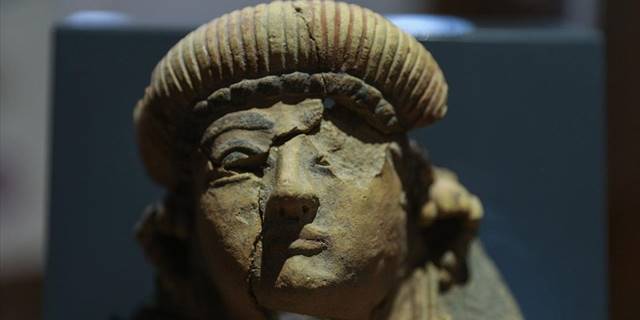 İzmir'de 1930'lu yıllarda bulunan Athena heykeli parçaları birleştirildi