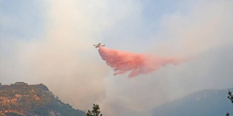 Datça'daki yangına 10 uçak ve 20 helikopterle müdahale ediliyor