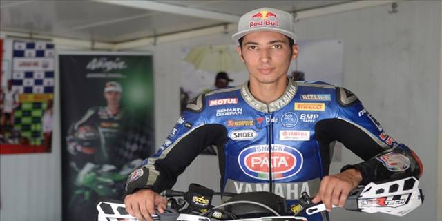 Milli motosikletçi Toprak Razgatlıoğlu İngiltere'de ikinci kez birinci oldu