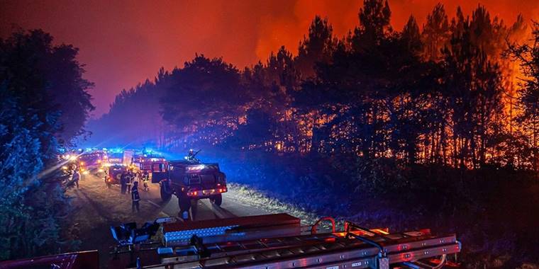 Fransa'da yangınlar nedeniyle 14 bin 900 kişi daha tahliye edildi