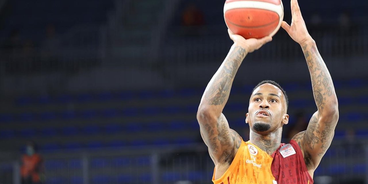 Galatasaray Nef'te ABD'li basketbolcu Dee Bost'un sözleşmesi uzatıldı