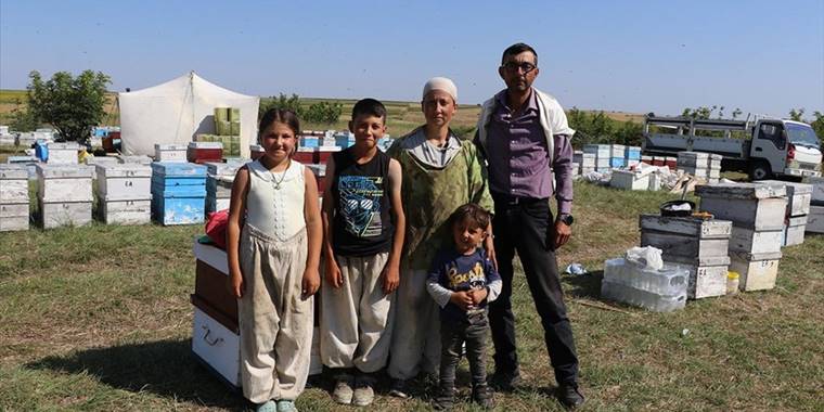 Balıkesirli gezgin arıcı ailesiyle en iyi balı üretmek için bölge bölge dolaşıyor
