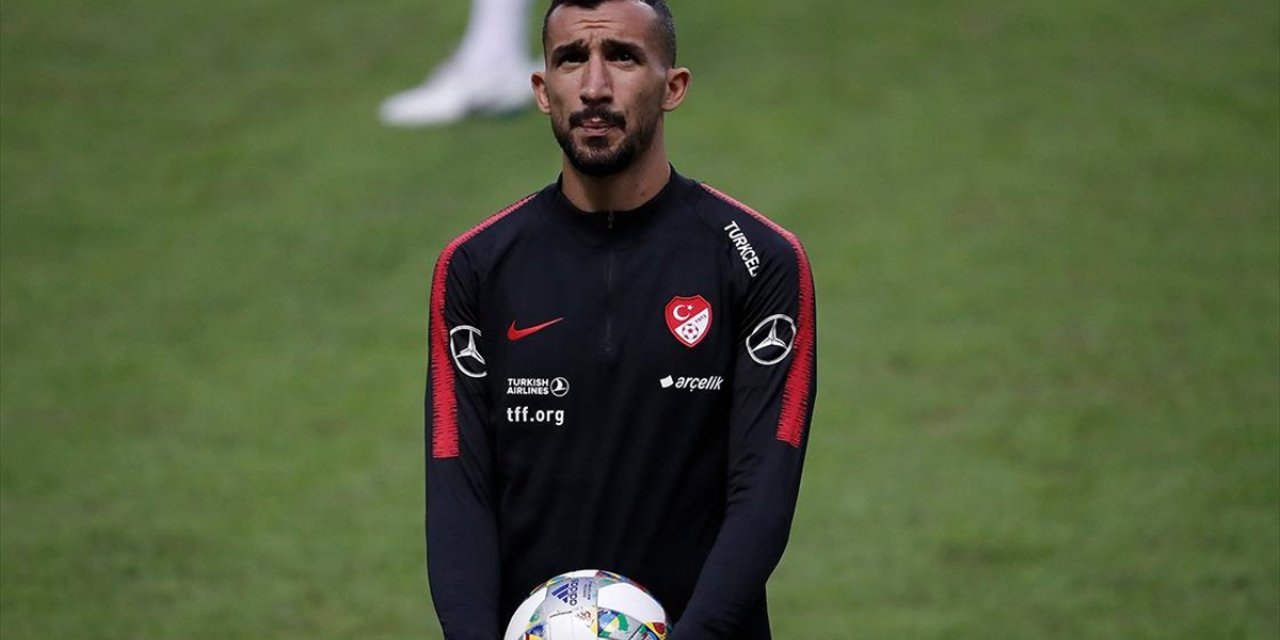 Mehmet Topal futbolculuk kariyerini sonlandırdı