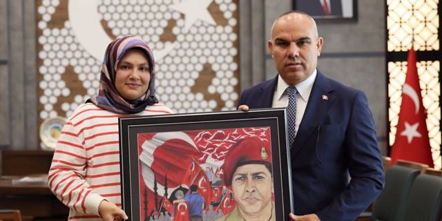 Niğde Valisi Koç, resim yarışmasında birinci olan öğrenciyi kabul etti