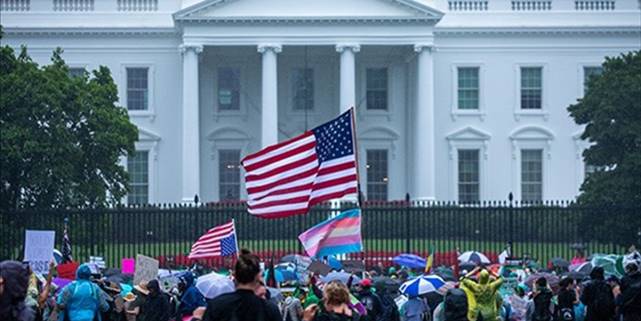 ABD'de Yüksek Mahkeme önündeki kürtaj yanlısı protestoda 17 Kongre üyesine gözaltı