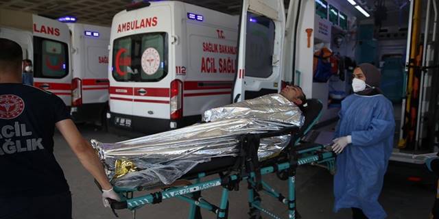 Düzce'de üzerlerine kimyasal madde sıçrayan 3 işçi ağır yaralandı