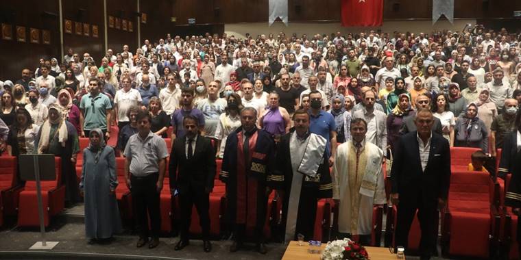 Erciyes Üniversitesi Süleyman Çetinsaya İletişim Fakültesi'nde mezuniyet sevinci yaşandı