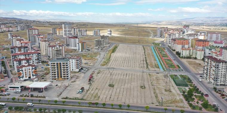 Kayseri'deki lavanta bahçesi meyvelerini verdi