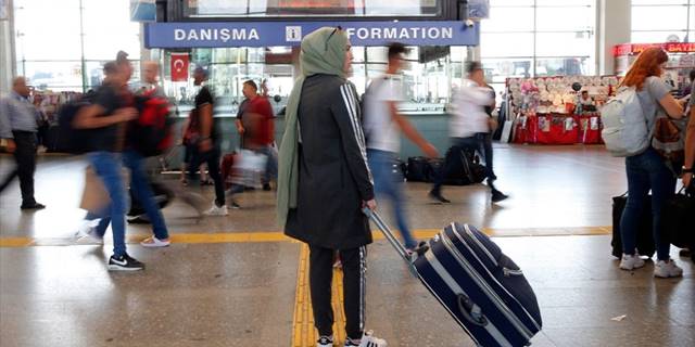 Yurt içinde ikamet eden 19 milyon 156 bin kişi seyahate çıktı