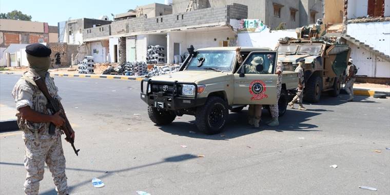 Libya’nın başkenti Trablus’ta silahlı gruplar arasında çıkan çatışmada 10 kişi öldü