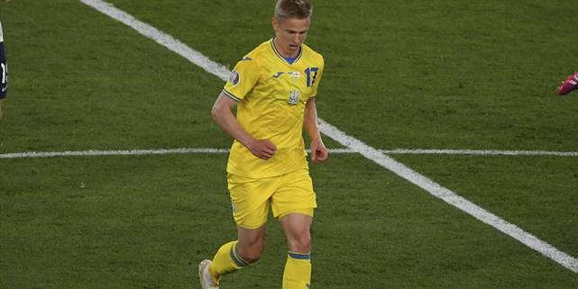 Arsenal, Ukraynalı futbolcu Zinchenko'yu transfer etti