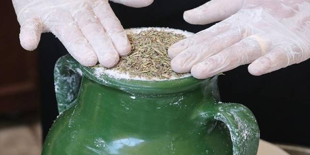 Hatay'ın tescilli peyniri, aylarca toprak altında saklanarak olgunlaştırılıyor