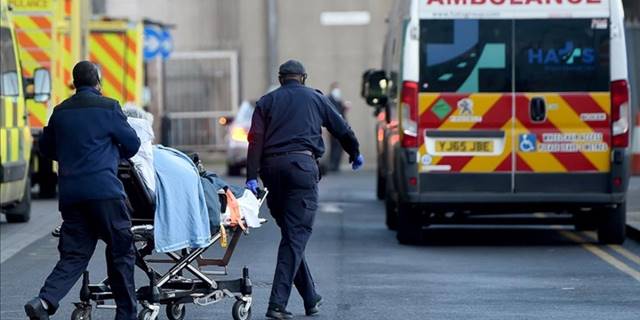 İngiliz sağlık sistemi, 'tarihin en ağır personel kriziyle' karşı karşıya