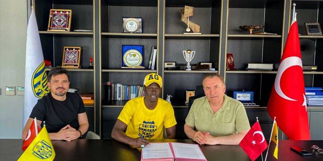 MKE Ankaragücü, Senegalli orta saha oyuncusu Lamine Diack'ı transfer etti