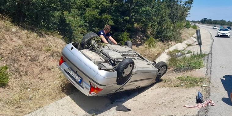 Eskişehir'de devrilen otomobildeki 2 kişi öldü, 2 kişi yaralandı