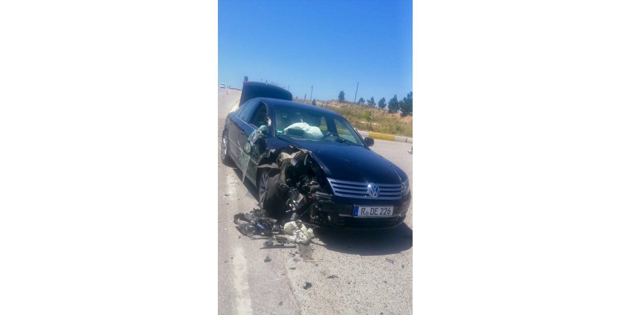 Eskişehir'de otomobille traktörün çarpıştığı kazada 5 kişi yaralandı