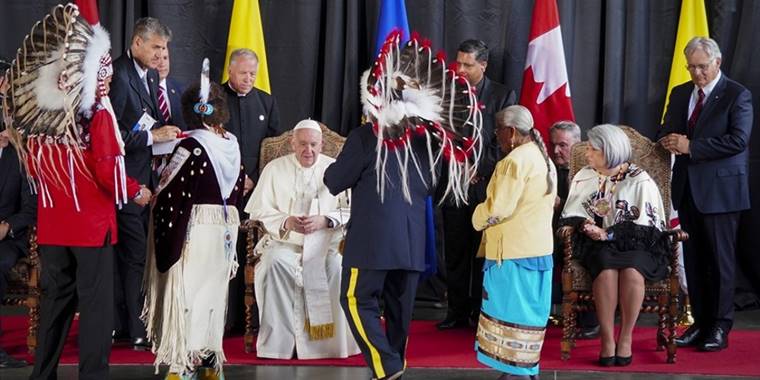 Papa Franciscus, Kanada'da kilise okullarındaki istismarlar nedeniyle özür diledi