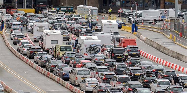 Fransa'dan Dover Limanı sorununda kendisini suçlayan İngiltere'ye Schengen önerisi