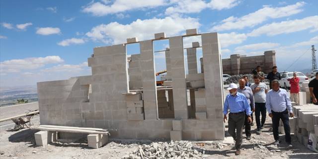 Çolakbayrakdar, Hızır İlyas Köşkü'nde incelemelerde bulundu