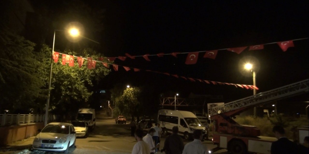 Fırat Kalkanı Harekat bölgesinde şehit olan 2 askerin naaşı memleketlerine uğurlandı