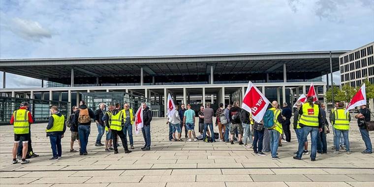 Lufthansa çalışanlarının grevi havalimanlarını kilitledi