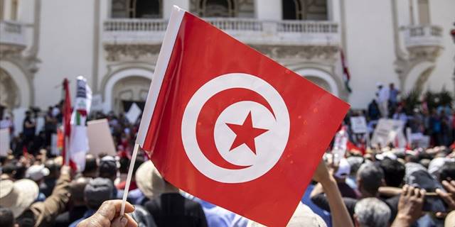 Tunus’ta yeni anayasaya karşı çıkan muhalefet, iktidarla mücadelede birlik arayışında