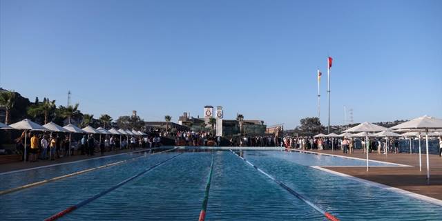 Galatasaray camiası, Galatasaray Adası'nın açılışında bir araya geldi