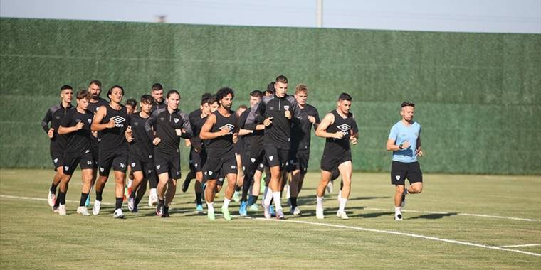 Süper Lig'i elinden kaçıran Bandırmaspor yeni transferleriyle sezona iddialı hazırlanıyor