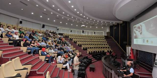 Karatay'da "En İyi Narkotik Polisi Anne" semineri düzenlendi