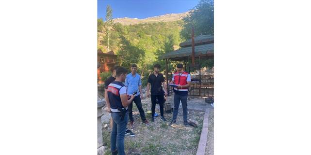 Kayseri'de jandarma "güven timleri" çalışmalarını sürdürüyor