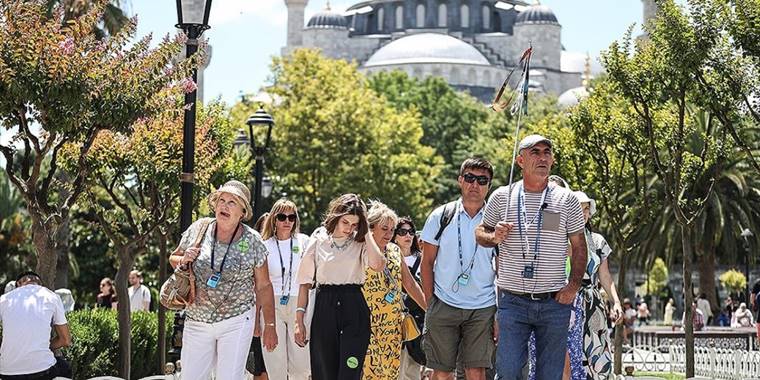 Türkiye yılın ilk yarısında 16 milyonun üzerinde yabancıyı ağırladı