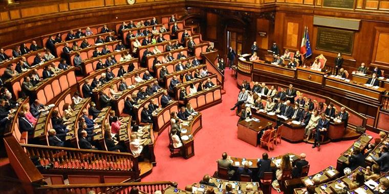 Hükümetlerin ömrünün çok kısa sürdüğü İtalya'da 9. kez erken seçim yapılacak