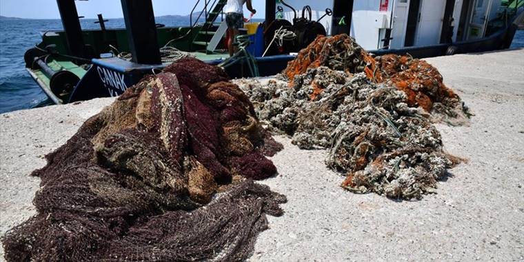 Marmara'dan 2 futbol sahası büyüklüğünde "hayalet ağ" çıkarıldı